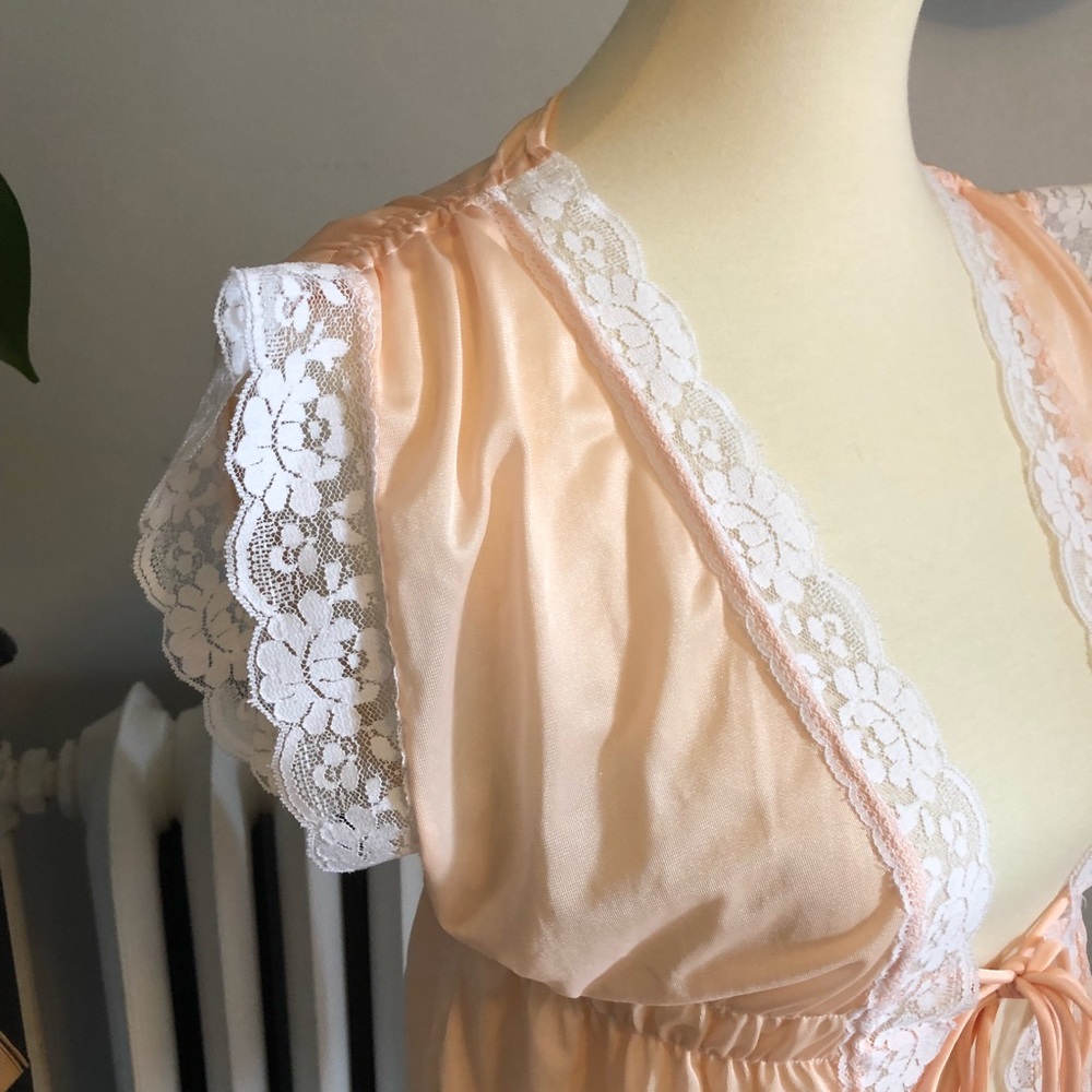 Vintage Robe - Picture 3 of 4